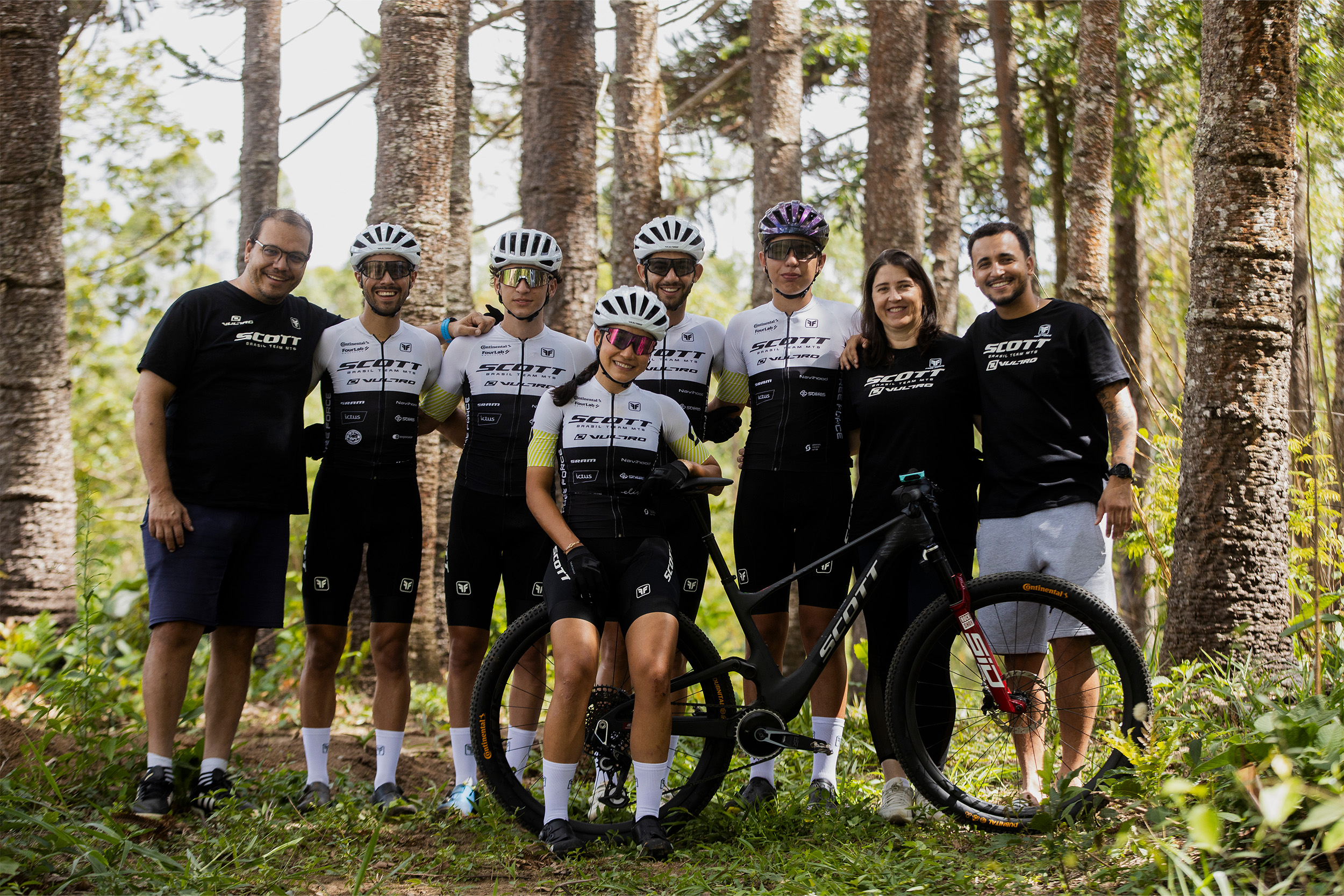 Equipe Scott / Vultro / Free-Force Brasil em ambiente externo